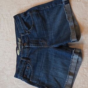Like New! Old Navy Size 4 Sweetheart Jean Shorts